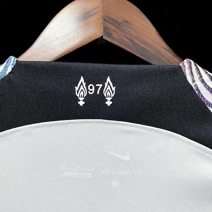 Maillot Liverpool extérieur "gris à Rayures" 2022/2023 YamaKits Foot