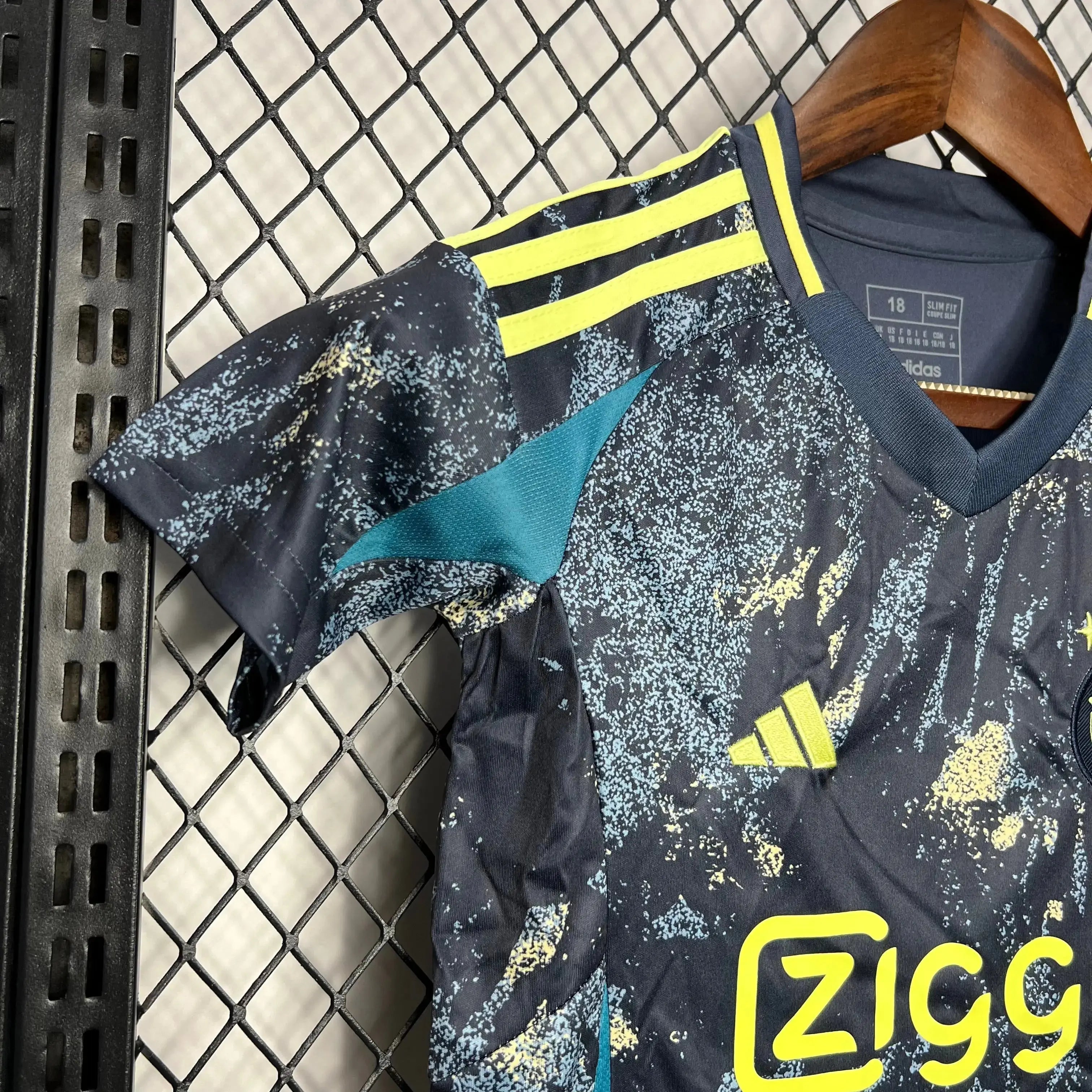 MAILLOT ENFANT AJAX EXTERIEUR 2024/2025 YamaKits Foot